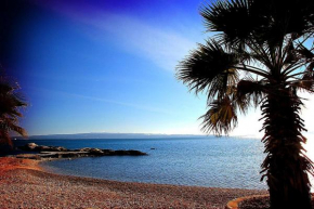 Гостиница Luxury Seaside Apartment  Сплит